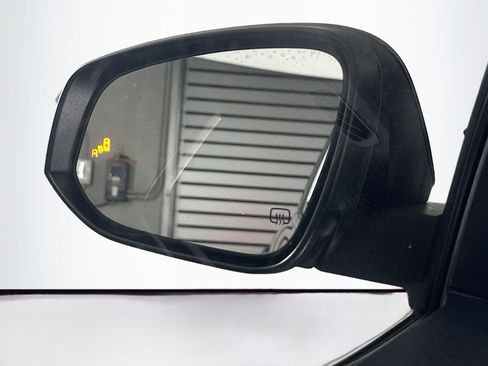 Used 2019 Toyota Highlander XLE image 16