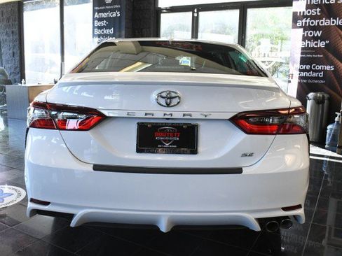 Used 2023 Toyota Camry SE w/ Cold Weather Package FWD image 8