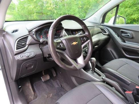 Certified 2022 Chevrolet Trax LT w/ LT Convenience Package AWD/4WD image 20