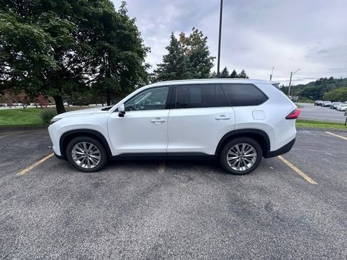 Used 2024 Toyota Grand Highlander AWD image 6