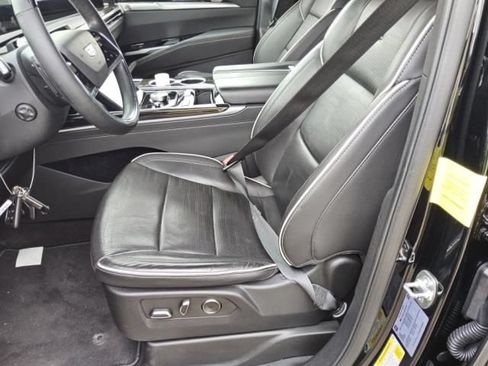 Used 2025 Cadillac Escalade ESV Premium Luxury RWD image 4
