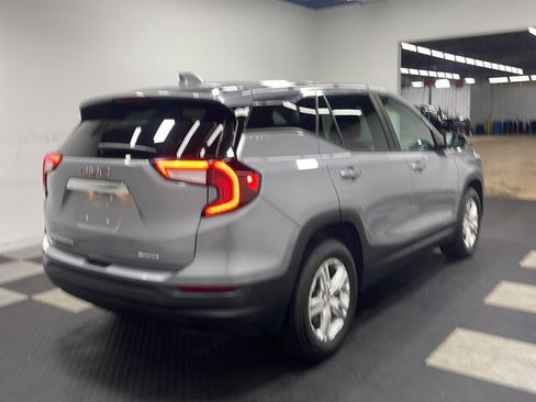 Used 2024 GMC Terrain SLE AWD/4WD image 19