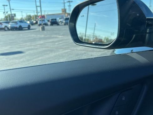 Used 2025 Chevrolet Equinox LT w/ Convenience Package II image 28