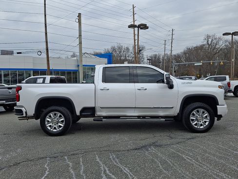 Used 2024 Chevrolet Silverado 2500 High Country w/ High Country Premium Package image 7