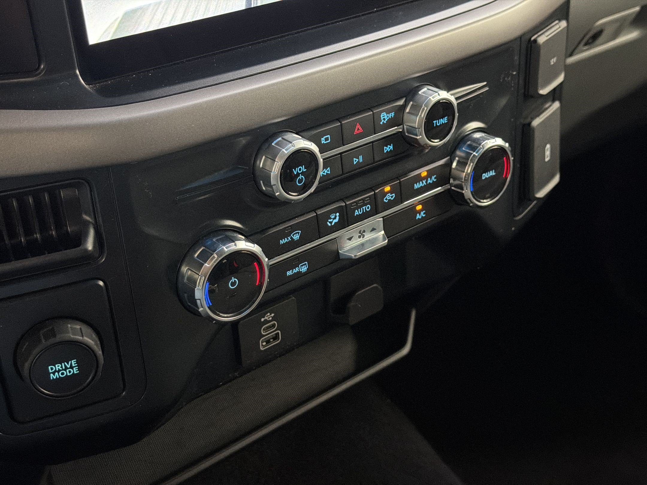 Used 2025 Ford F150 XLT w/ Equipment Group 301A Standard RWD image 16