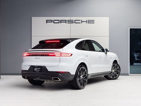 Certified 2025 Porsche Cayenne E-Hybrid Coupe AWD/4WD image 7
