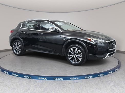 Used 2017 INFINITI QX30 AWD image 4