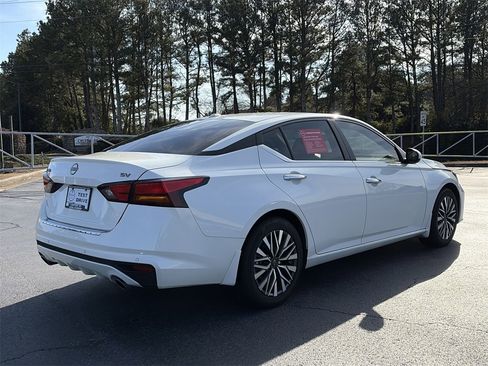 Certified 2023 Nissan Altima 2.5 SV w/ SV Premium Package image 5