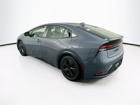 Used 2025 Toyota Prius LE FWD image 5