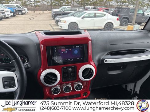 Used 2015 Jeep Wrangler Unlimited Rubicon image 36