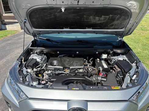 Used 2020 Toyota RAV4 XLE w/ Convenience Package FWD image 8