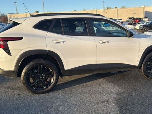 Used 2025 Chevrolet Trax ACTIV w/ Sunroof Package image 5