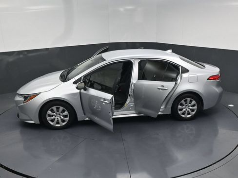 Used 2022 Toyota Corolla LE FWD image 27