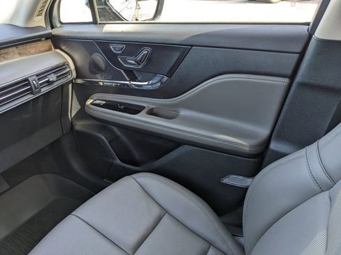Used 2025 Lincoln Corsair Reserve image 19
