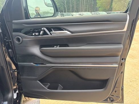 New 2026 Jeep Grand Wagoneer Summit AWD/4WD image 32