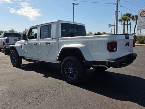 Used 2026 Jeep Gladiator Sport AWD/4WD image 5