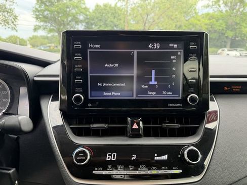 Used 2021 Toyota Corolla LE FWD image 17