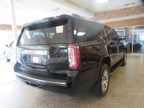 Used 2019 GMC Yukon XL Denali AWD/4WD image 4