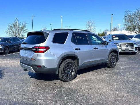 Used 2025 Honda Pilot TrailSport image 9