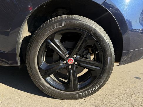 Used 2018 Jaguar F-PACE R-Sport image 11