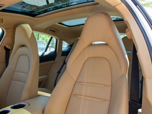 Used 2022 Porsche Panamera 4 w/ Premium Package image 12