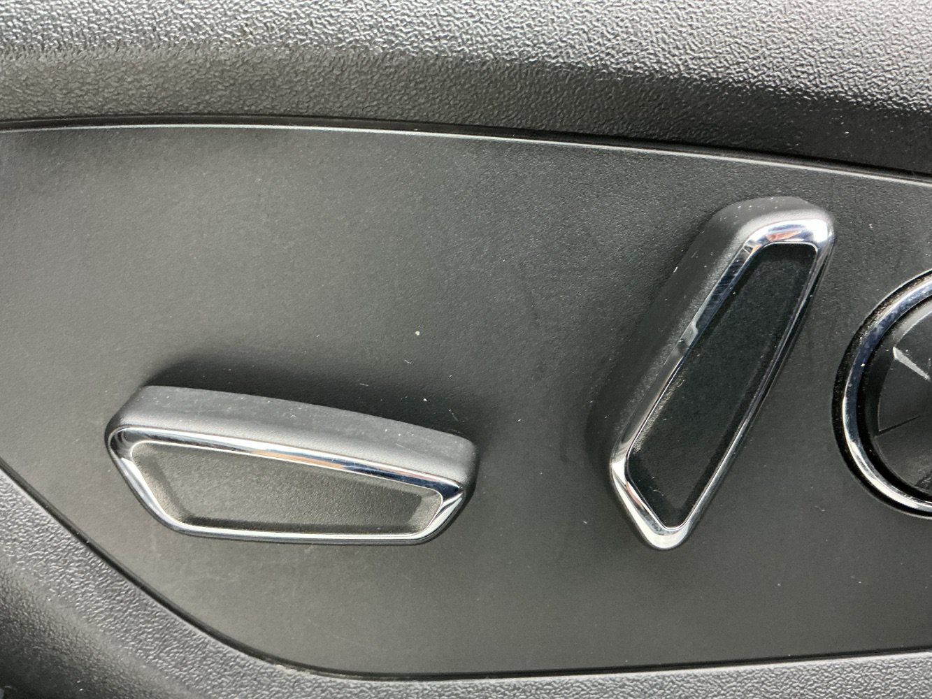 Used 2019 Lincoln MKC Select w/ Select Plus Package AWD/4WD image 39