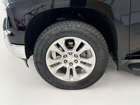 Used 2022 Chevrolet Silverado 1500 LTZ w/ LTZ Convenience Package II AWD/4WD image 28