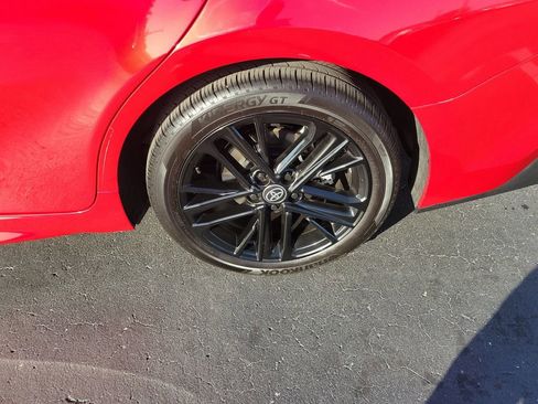 Used 2025 Toyota Camry SE image 5