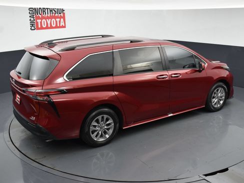 Used 2022 Toyota Sienna XLE FWD image 24