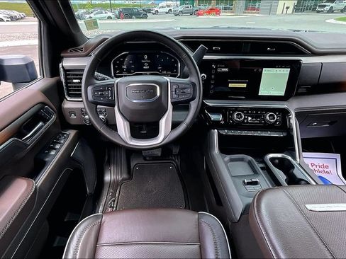 Used 2025 GMC Sierra 3500 Denali w/ Denali Reserve Package AWD/4WD image 5