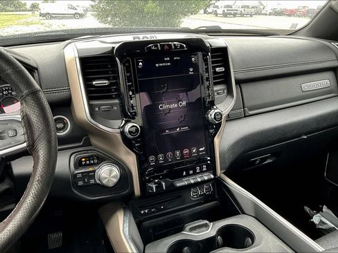 Used 2019 RAM 1500 Laramie AWD/4WD image 4