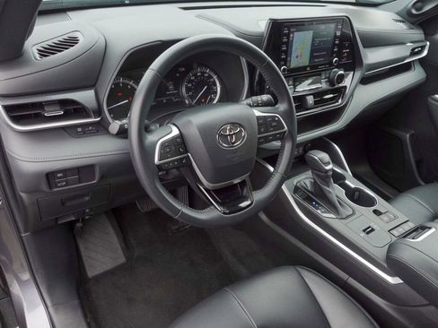 Certified 2022 Toyota Highlander XSE image 10