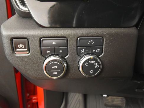 Used 2024 GMC Sierra 2500 SLE image 32