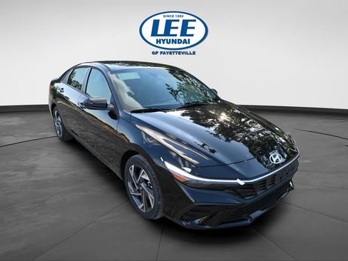 New 2025 Hyundai Elantra SEL FWD image 1