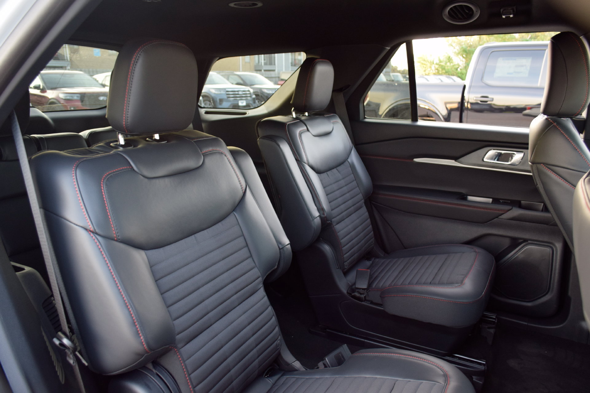New 2027 Ford Explorer ST-Line w/ Premium Package RWD image 22