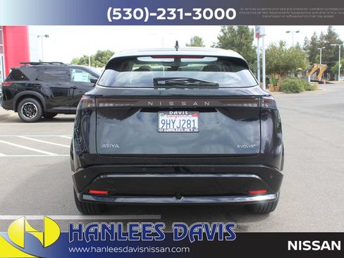 Used 2023 Nissan Ariya FWD image 8