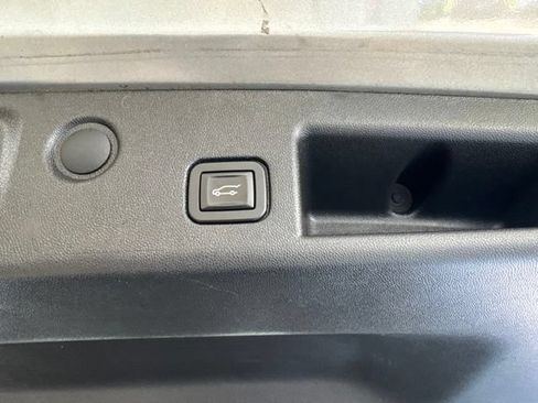 Used 2019 Chevrolet Equinox LT FWD image 30