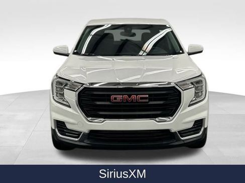 Used 2024 GMC Terrain SLE image 3