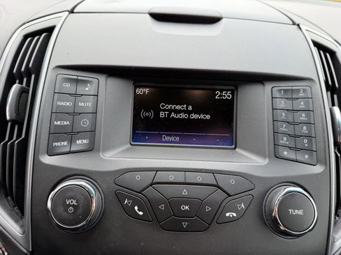 Used 2017 Ford Edge SE image 17