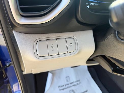 Used 2024 Hyundai Venue SEL FWD image 12