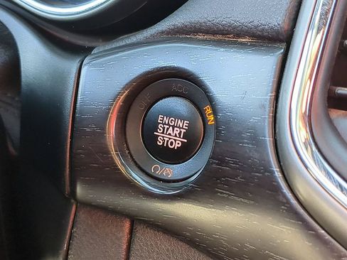 Used 2018 Jeep Grand Cherokee Laredo RWD image 26
