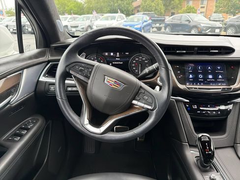 Certified 2023 Cadillac XT6 Sport w/ Platinum Package AWD/4WD image 17
