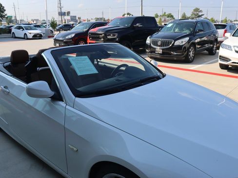 Used 2011 BMW 328i Convertible w/ Premium Pkg image 15