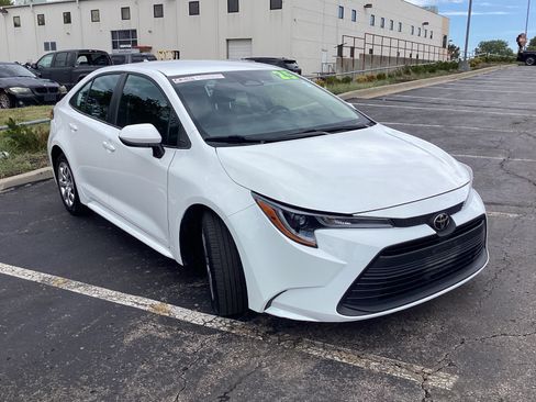 Certified 2025 Toyota Corolla LE FWD image 2