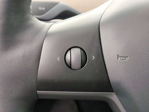 Used 2021 Tesla Model Y Long Range image 18