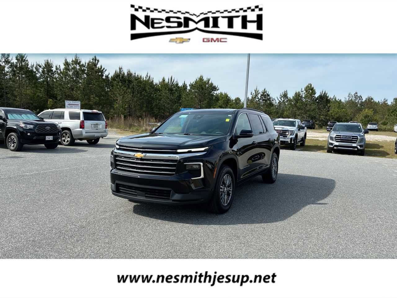 Used 2026 Chevrolet Traverse LT FWD image 1