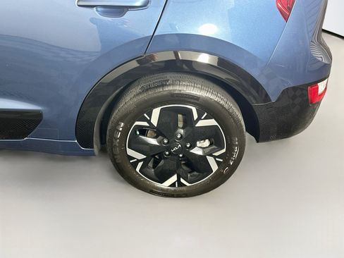 Used 2023 Kia Niro Wind w/ Wind Preserve Package FWD image 11