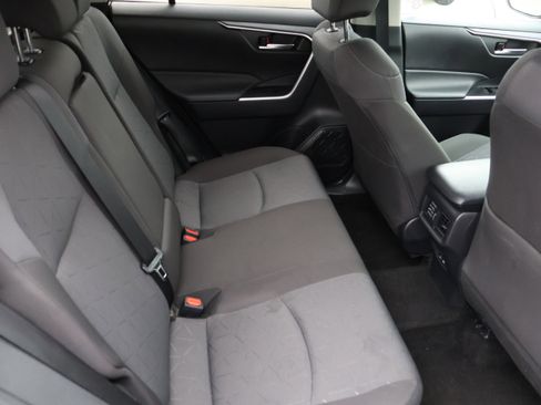 Used 2025 Toyota RAV4 XLE AWD/4WD image 12