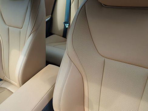 Used 2023 BMW 330i xDrive Sedan w/ Premium Package image 17