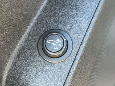 Used 2019 Chevrolet Equinox LT FWD image 24
